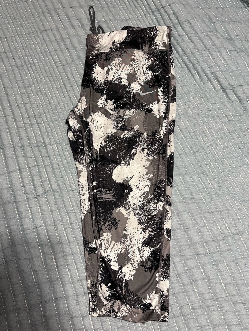 NIKE WOMEN’S LEGGINGS 3X black, gray, white
